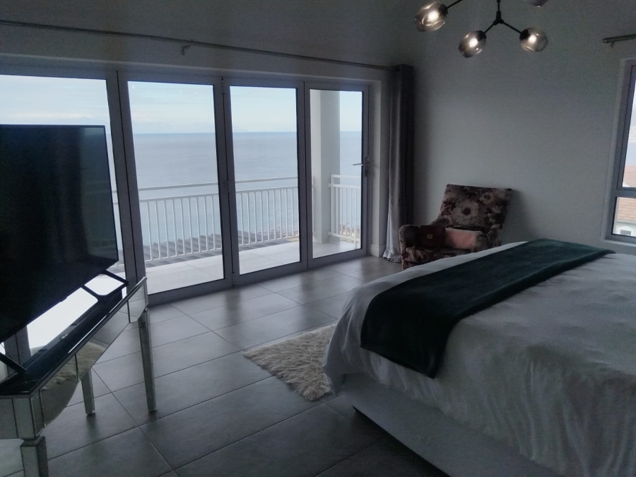 To Let 4 Bedroom Property for Rent in Glencairn Western Cape
